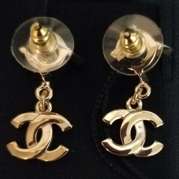 SOLD!!! Pearl & CC charms Gold Tone Earnings - Picture 8 of 9